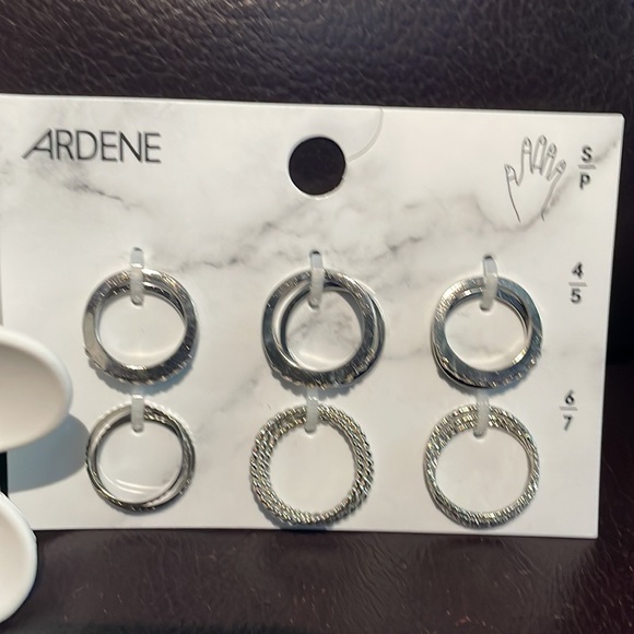 Ardene Accessories Bundle Flower Hair Clip & 15-Pieces Silver Rings pack NWT $16 - Picture 2 of 8